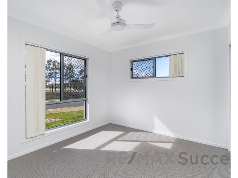 1/4 Royal Dane Crescent, Meringandan West QLD 4352