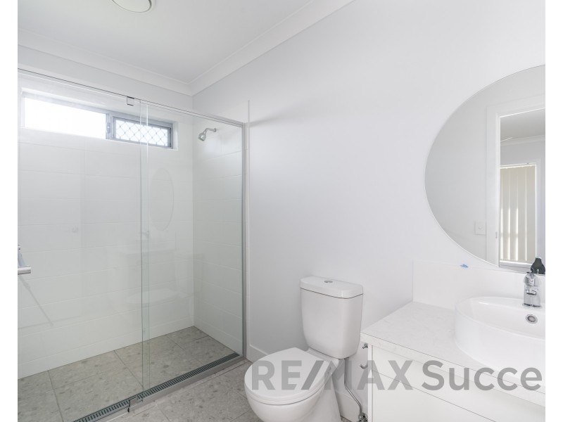 1/4 Royal Dane Crescent, Meringandan West QLD 4352