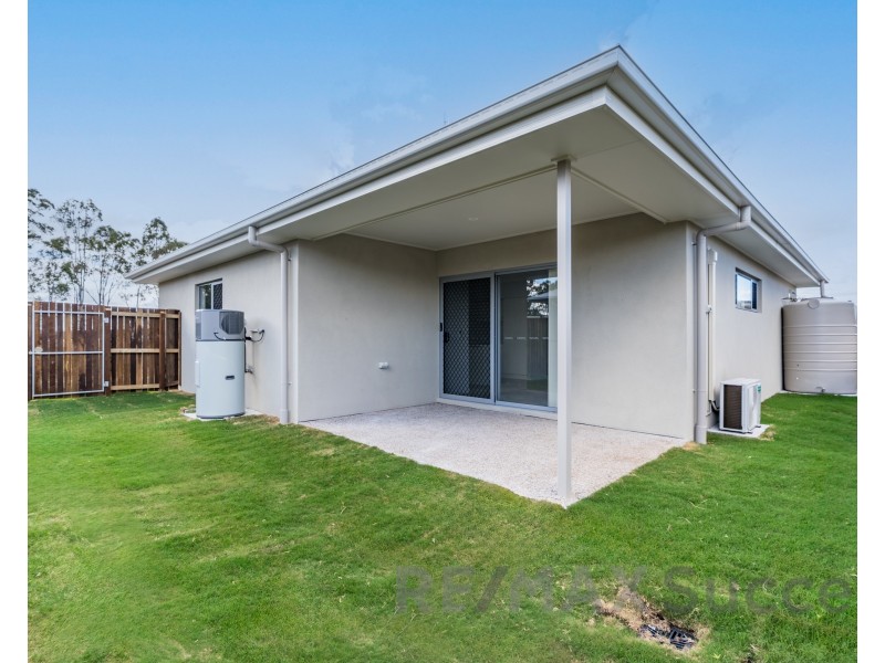 1/4 Royal Dane Crescent, Meringandan West QLD 4352