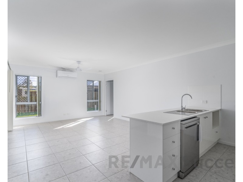 2/4 Royal Dane Crescent, Meringandan West QLD 4352