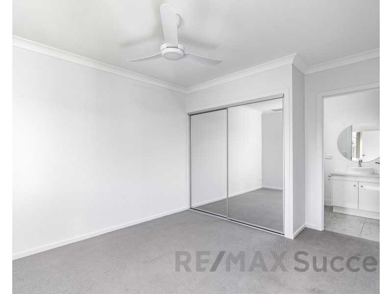 2/4 Royal Dane Crescent, Meringandan West QLD 4352