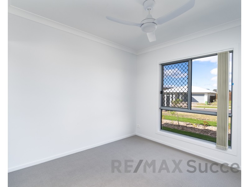 2/4 Royal Dane Crescent, Meringandan West QLD 4352