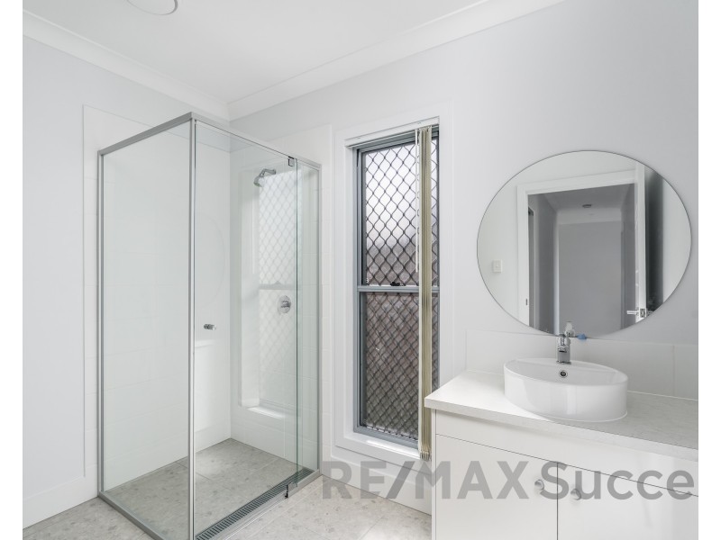 2/4 Royal Dane Crescent, Meringandan West QLD 4352