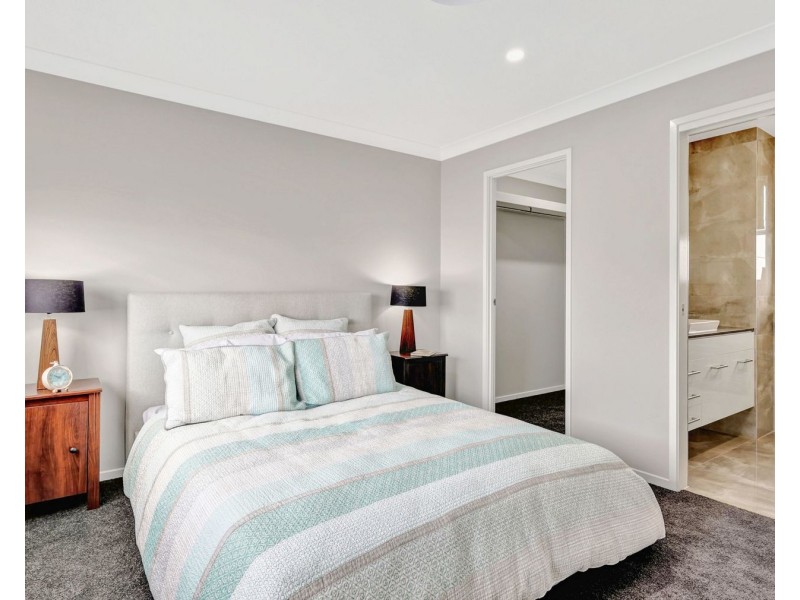 16 Heather Street, Kearneys Spring QLD 4350
