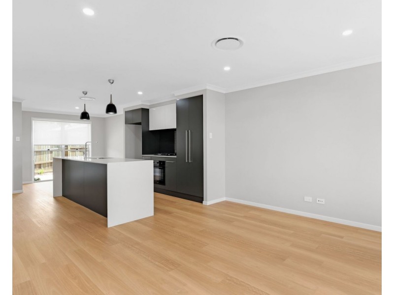 16 Heather Street, Kearneys Spring QLD 4350