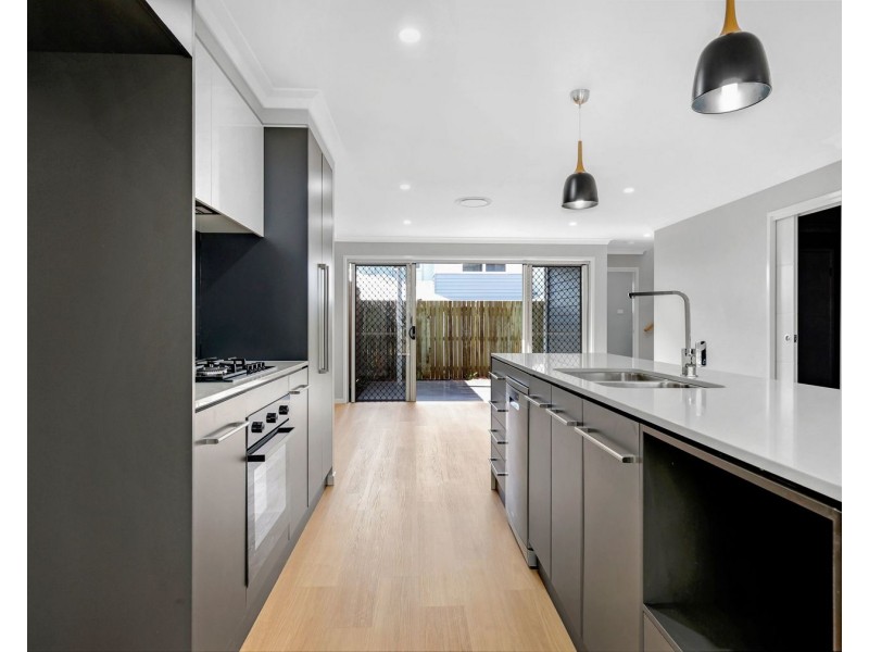 16 Heather Street, Kearneys Spring QLD 4350