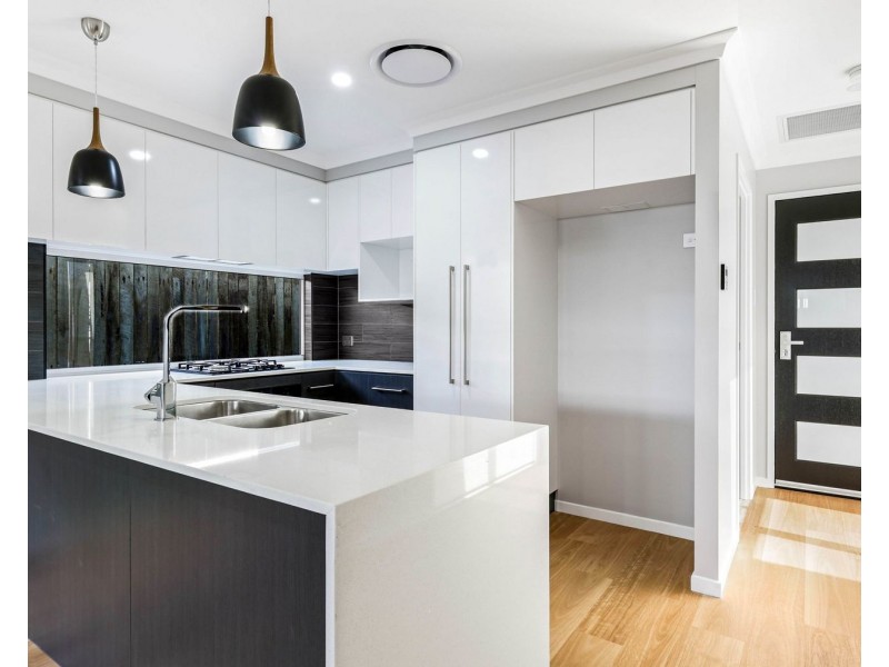 16 Heather Street, Kearneys Spring QLD 4350