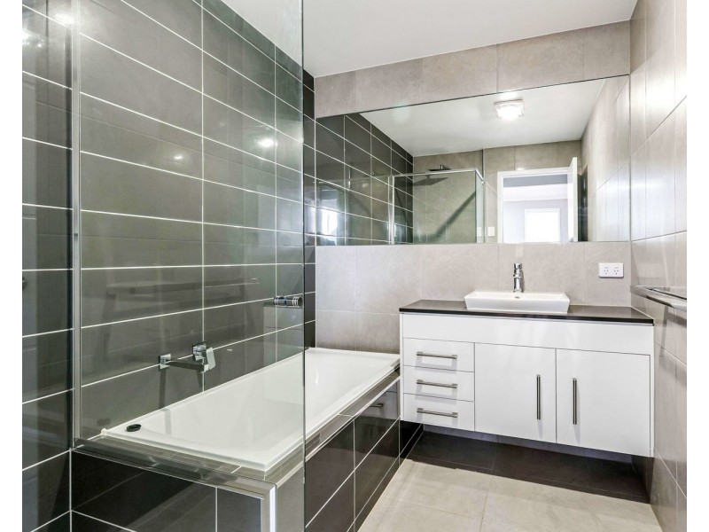 16 Heather Street, Kearneys Spring QLD 4350