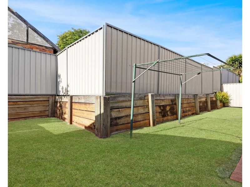 19/19a Gladstone Street, Newtown QLD 4350