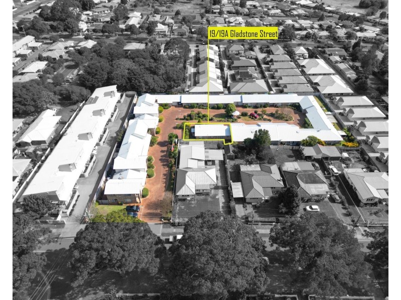 19/19a Gladstone Street, Newtown QLD 4350