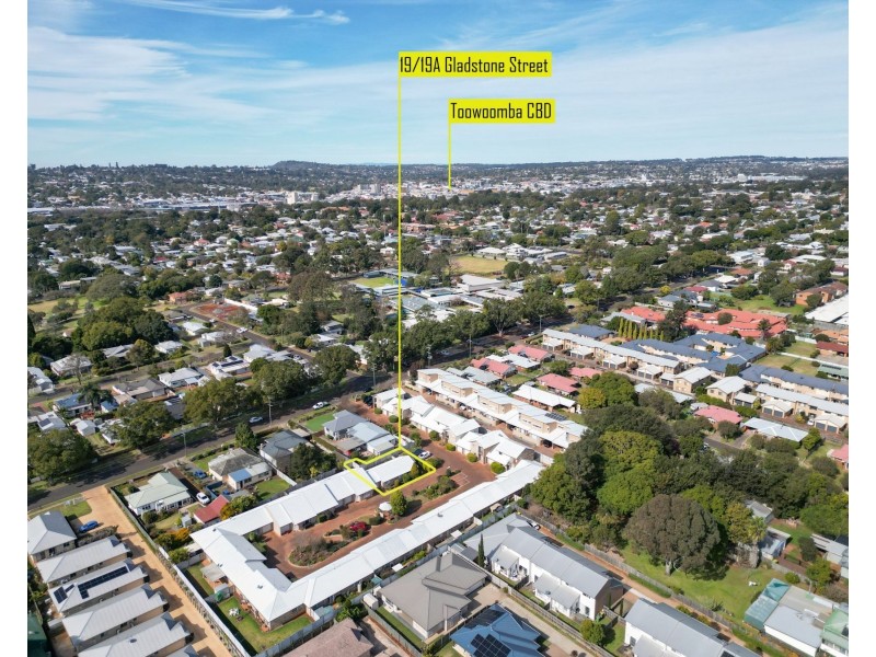 19/19a Gladstone Street, Newtown QLD 4350