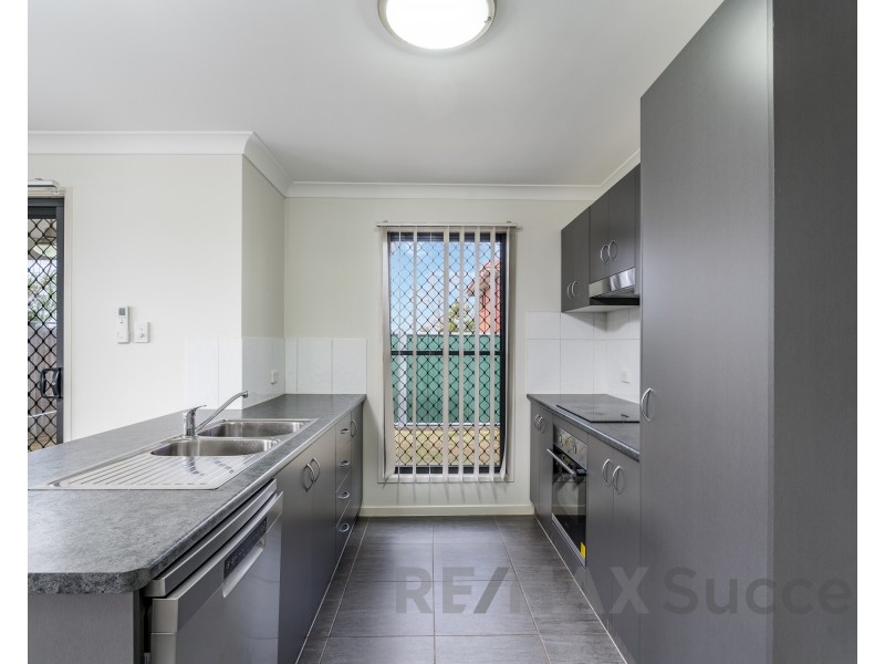 2/324a West Street, Kearneys Spring QLD 4350