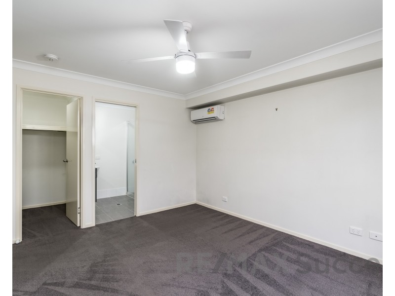 2/324a West Street, Kearneys Spring QLD 4350