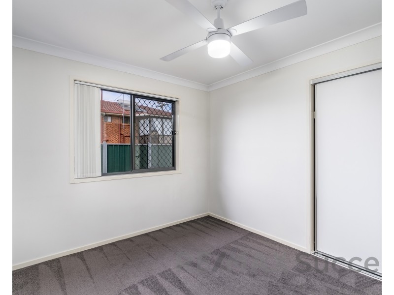 2/324a West Street, Kearneys Spring QLD 4350