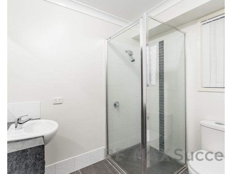 2/324a West Street, Kearneys Spring QLD 4350