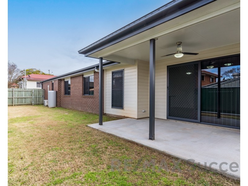 2/324a West Street, Kearneys Spring QLD 4350