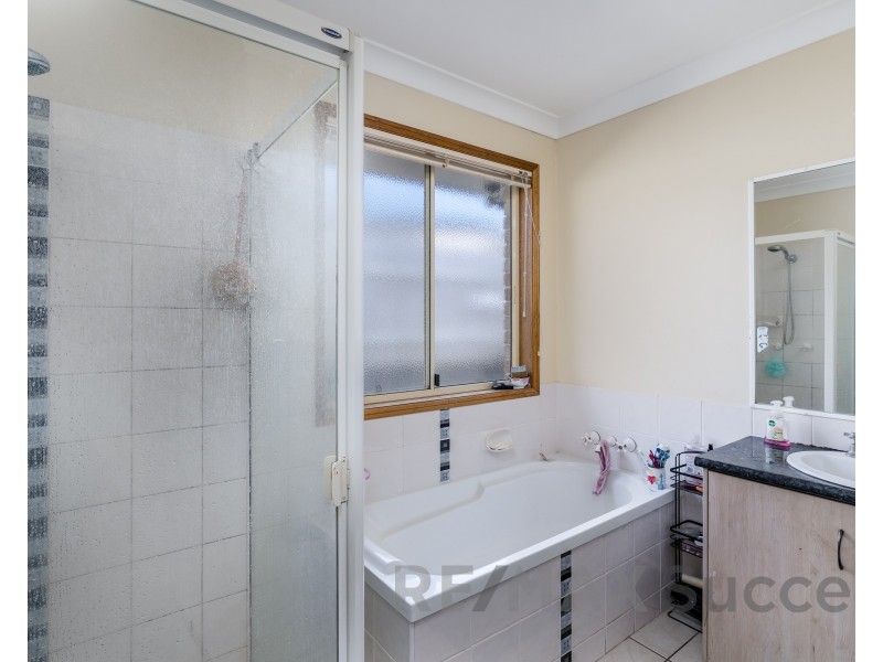 1/26 Sambar Court, Kearneys Spring QLD 4350