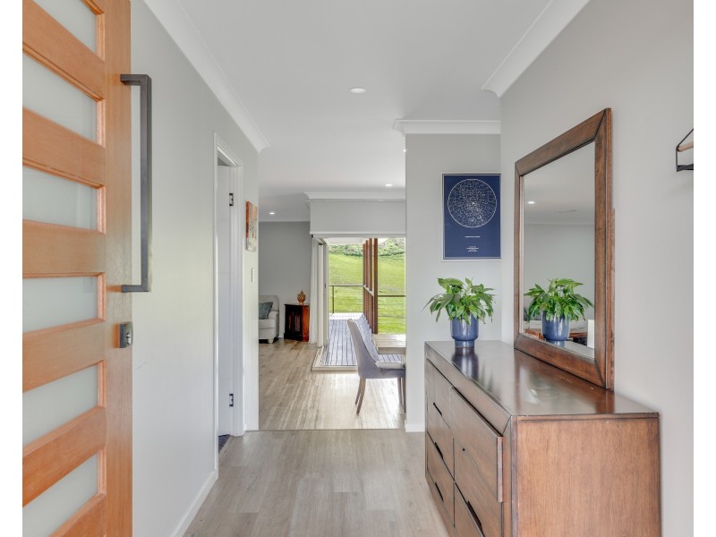 10 Meadowview Court, Mount Rascal QLD 4350