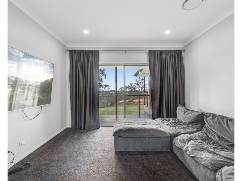 10 Meadowview Court, Mount Rascal QLD 4350