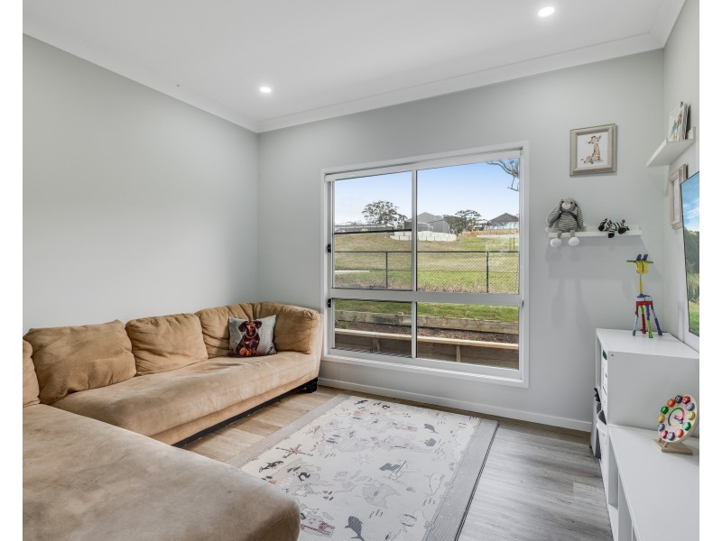 10 Meadowview Court, Mount Rascal QLD 4350