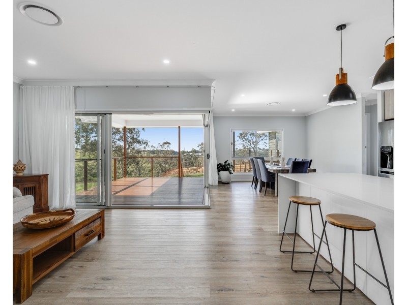 10 Meadowview Court, Mount Rascal QLD 4350