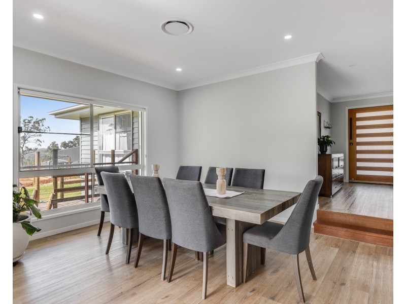 10 Meadowview Court, Mount Rascal QLD 4350