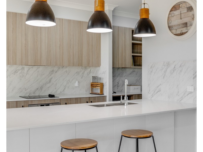 10 Meadowview Court, Mount Rascal QLD 4350