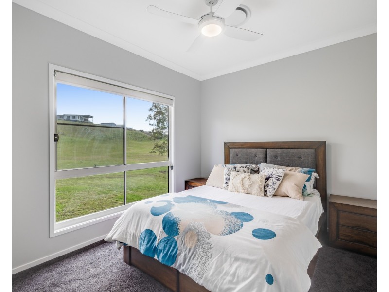 10 Meadowview Court, Mount Rascal QLD 4350