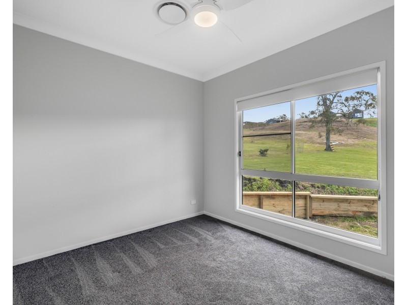 10 Meadowview Court, Mount Rascal QLD 4350