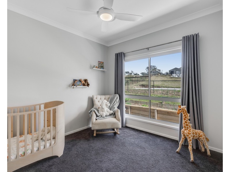 10 Meadowview Court, Mount Rascal QLD 4350