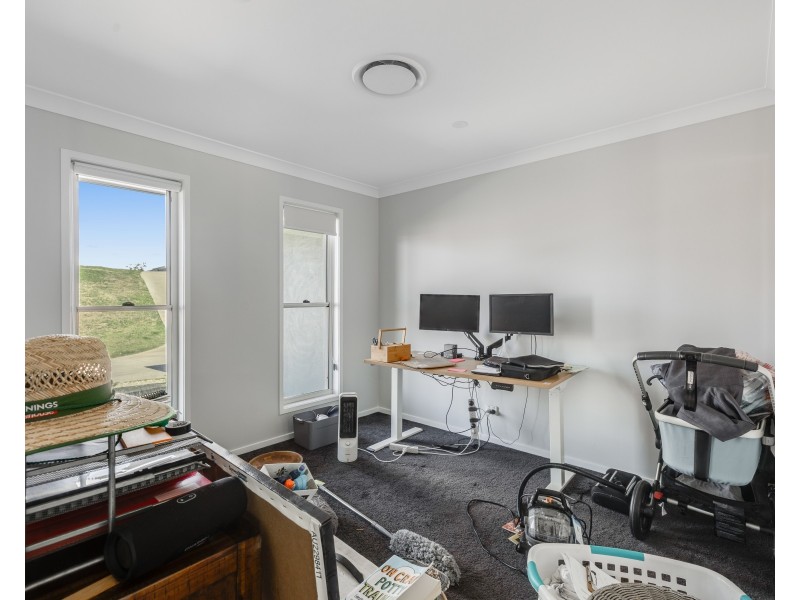 10 Meadowview Court, Mount Rascal QLD 4350