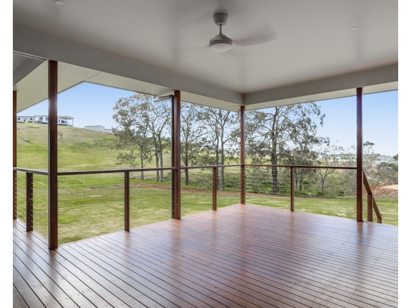 10 Meadowview Court, Mount Rascal QLD 4350