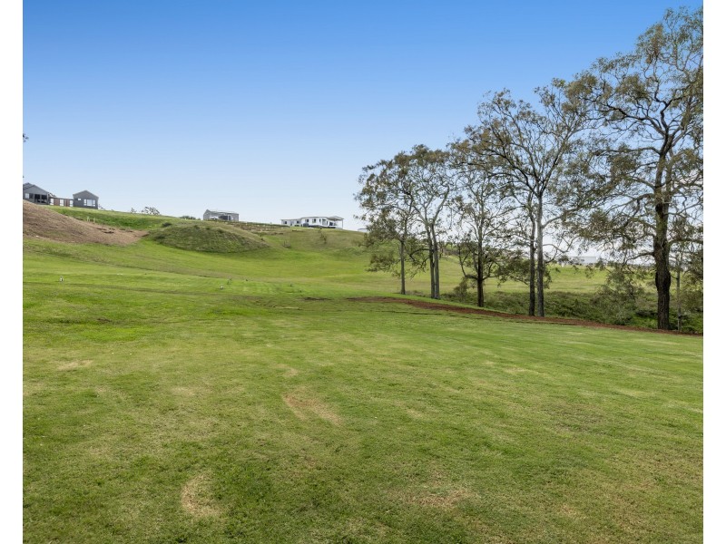 10 Meadowview Court, Mount Rascal QLD 4350
