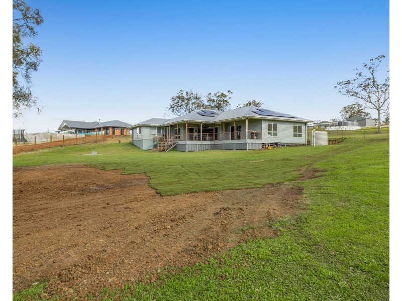 10 Meadowview Court, Mount Rascal QLD 4350
