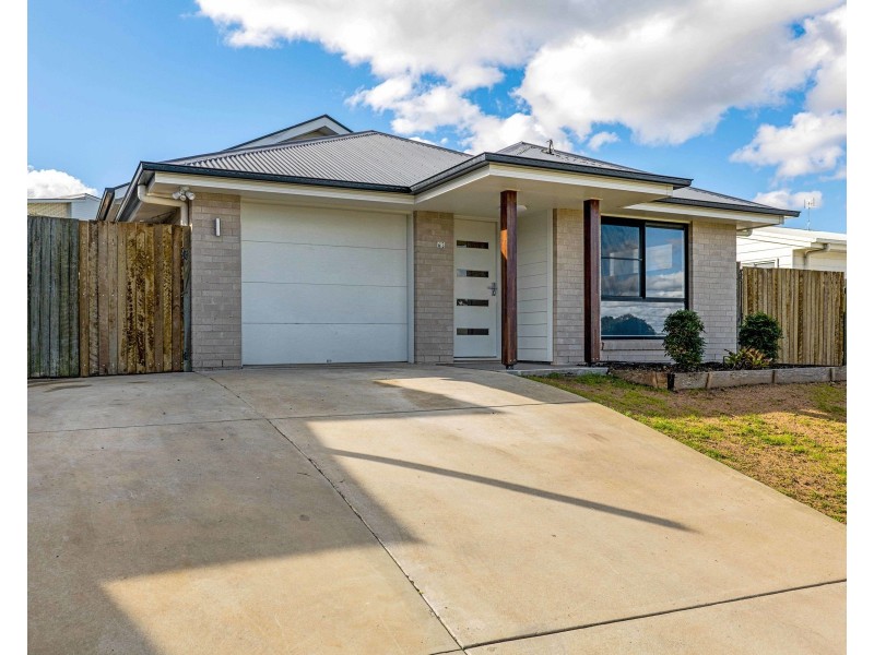 63 Barlow Street, Cranley QLD 4350