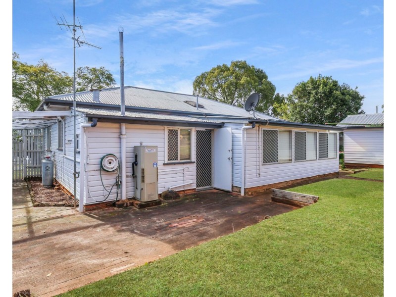 44 Victory Street, Newtown QLD 4350