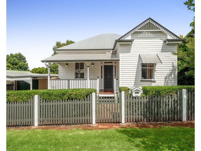 15 Knight Street, North Toowoomba QLD 4350