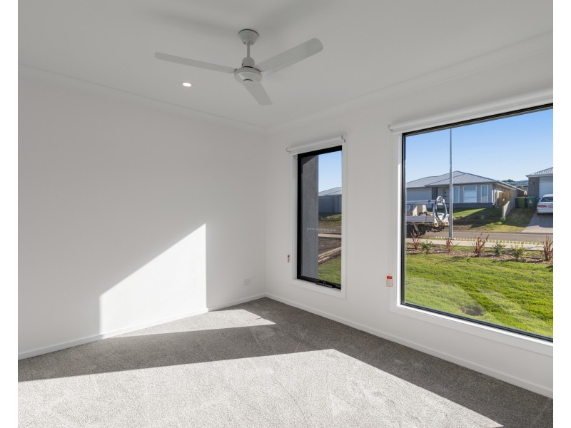 12 Wattle Grove, Harristown QLD 4350