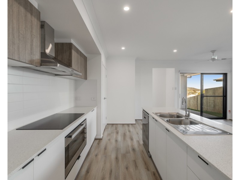 12 Wattle Grove, Harristown QLD 4350