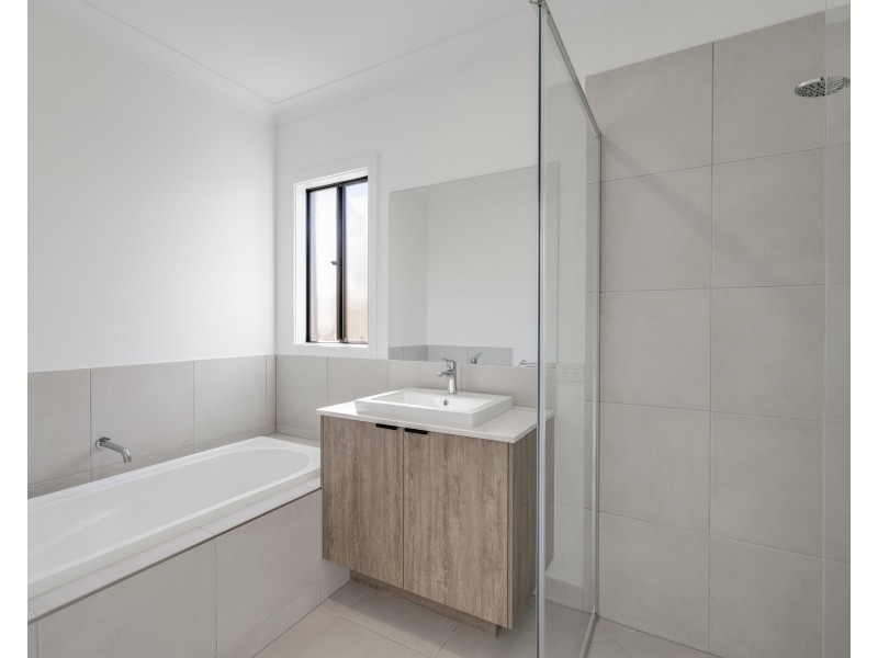 12 Wattle Grove, Harristown QLD 4350