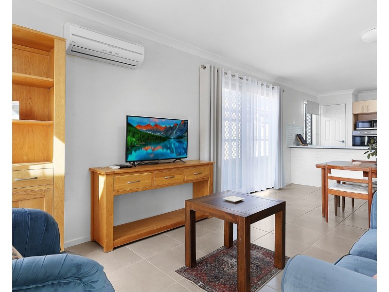 3/2 Swallow Court, Newtown QLD 4350