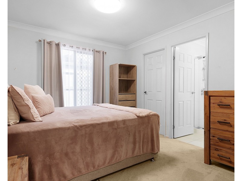 3/2 Swallow Court, Newtown QLD 4350