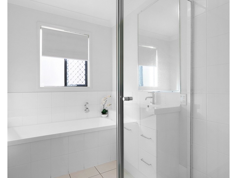 3/2 Swallow Court, Newtown QLD 4350