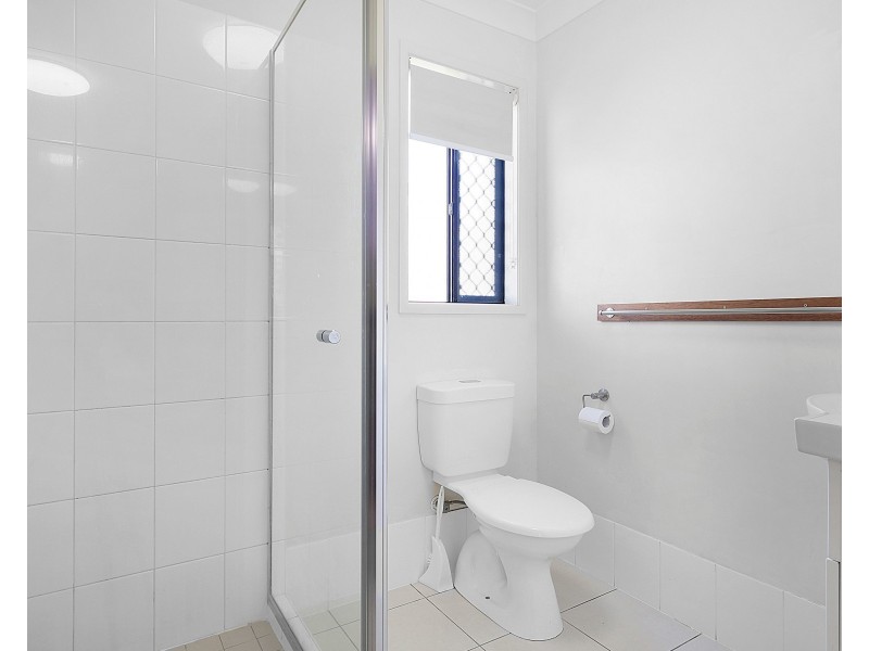 3/2 Swallow Court, Newtown QLD 4350