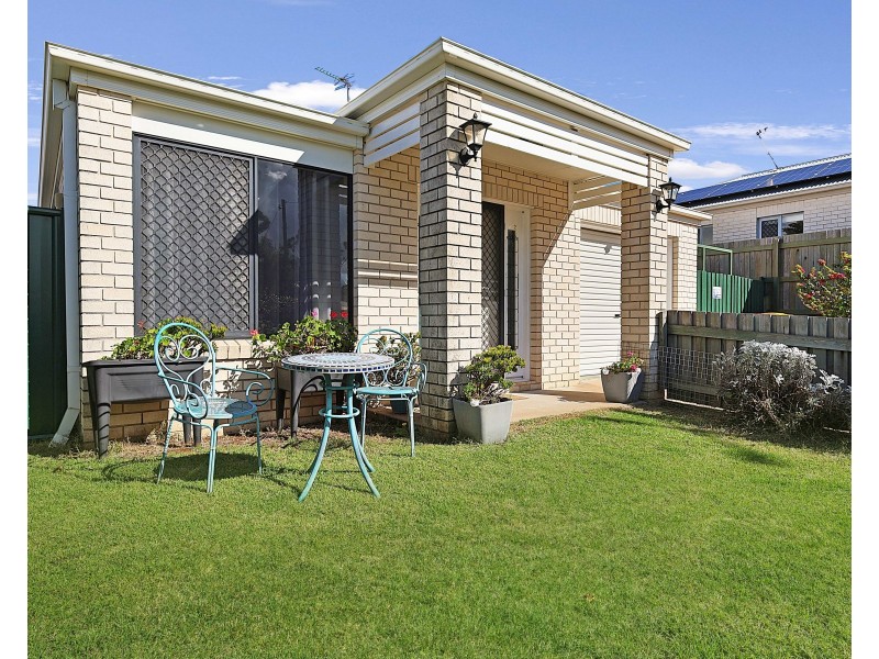 3/2 Swallow Court, Newtown QLD 4350