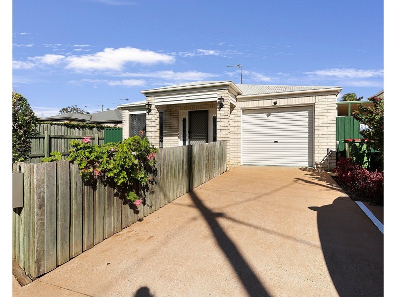 3/2 Swallow Court, Newtown QLD 4350