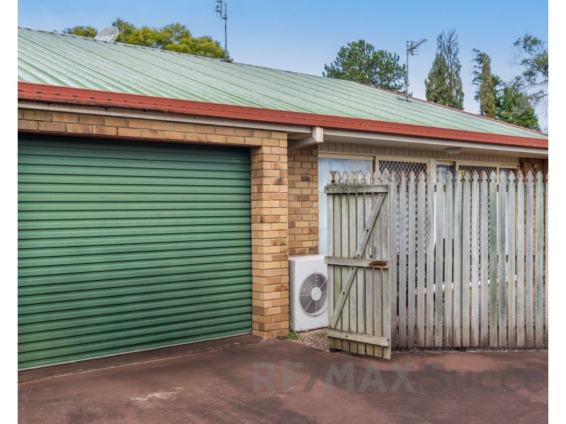 2/9 Benjamin Street, Mount Lofty QLD 4350