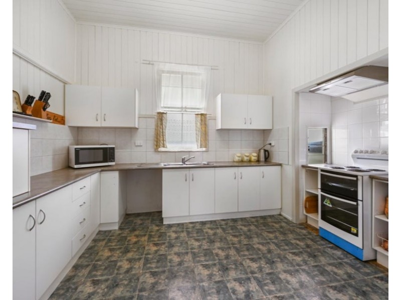 9 Helen Street, Newtown QLD 4350