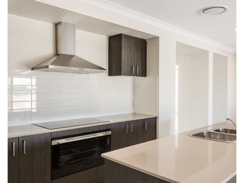 76 Parkridge Drive, Withcott QLD 4352