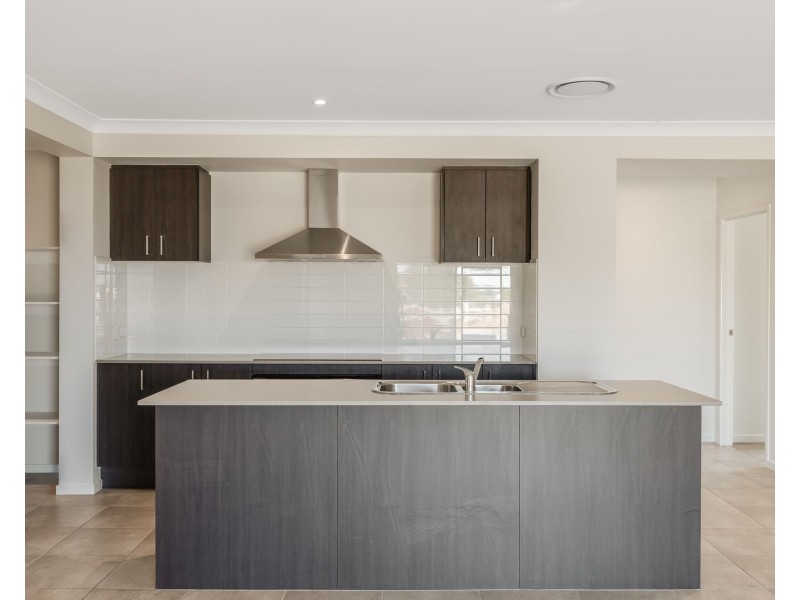 76 Parkridge Drive, Withcott QLD 4352